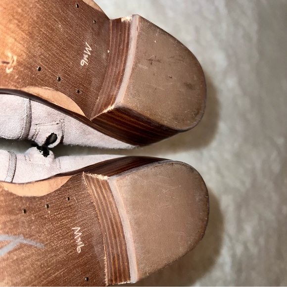 Like New Sam Edelman Petty Suede Ankle Boot Like New - Picture 6 of 8